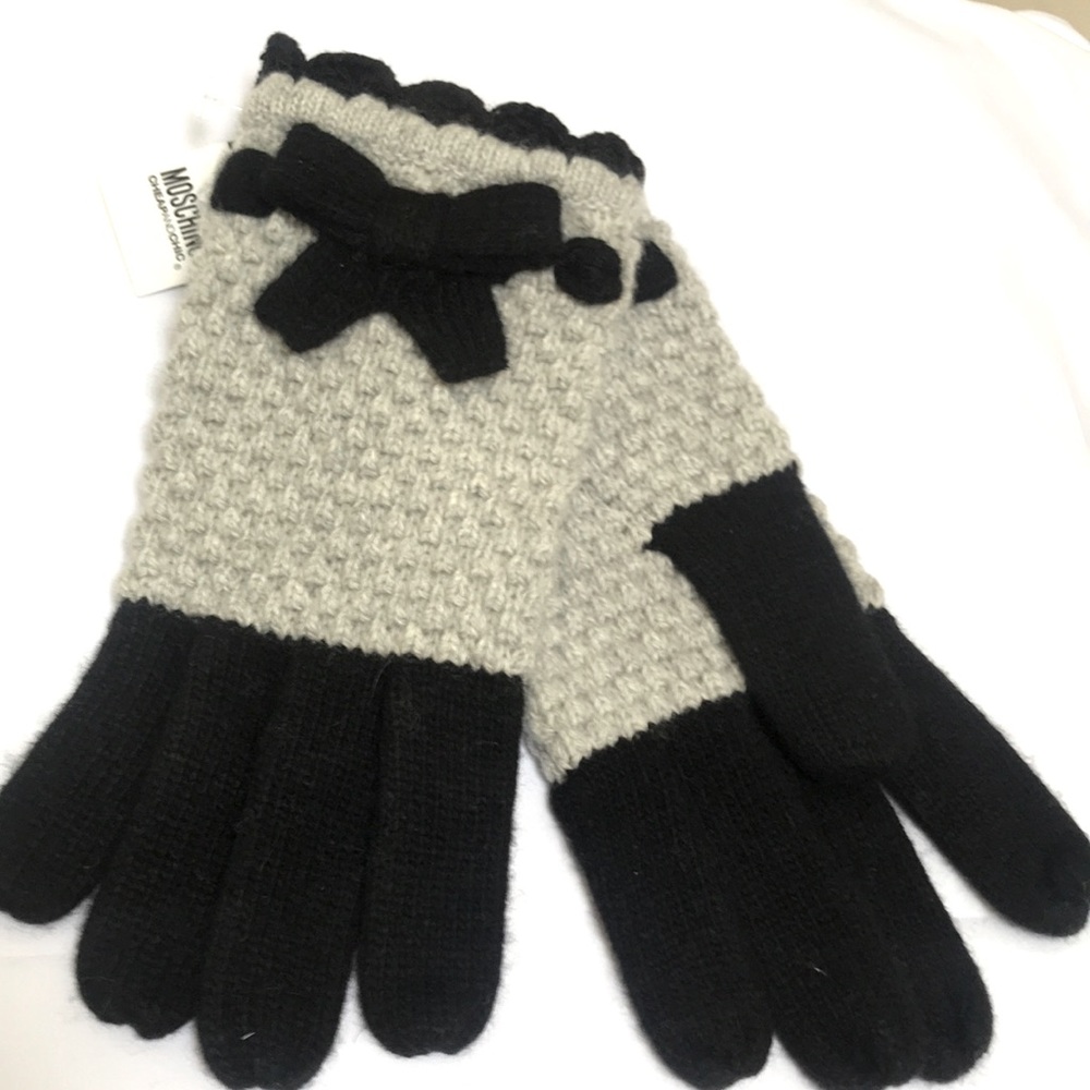 Moschino women’s gloves